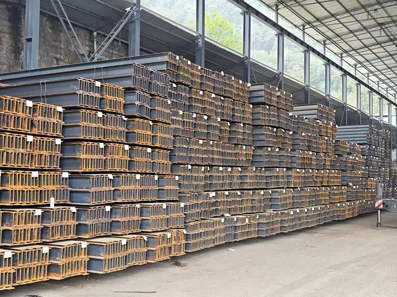 Viga I de aço carbono